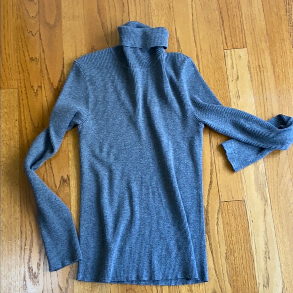 Chico’s size 0 knit turtleneck gray